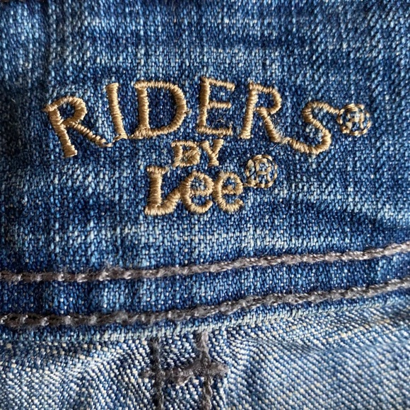 5/$25 Riders by Lee Jean Capris - Picture 8 of 9